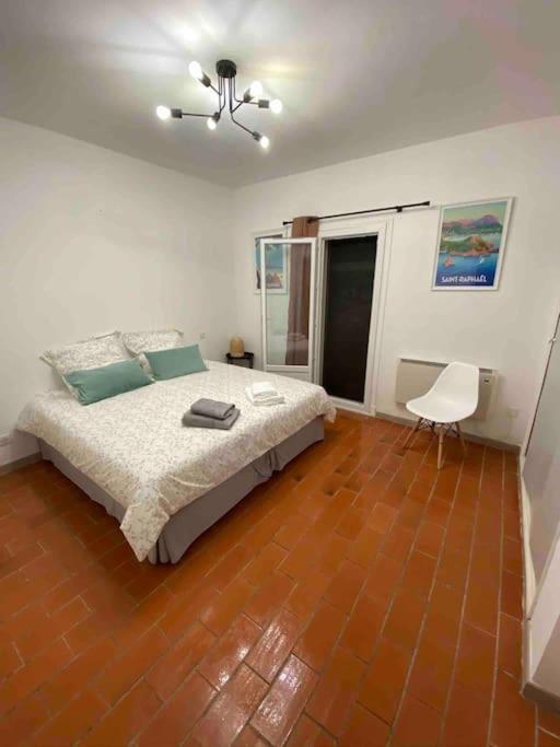 Simone, Appartement Maison, Quartier Calme, Grande Terrasse, Spa, Barbecue, 2 Chambres Фрежюс Экстерьер фото
