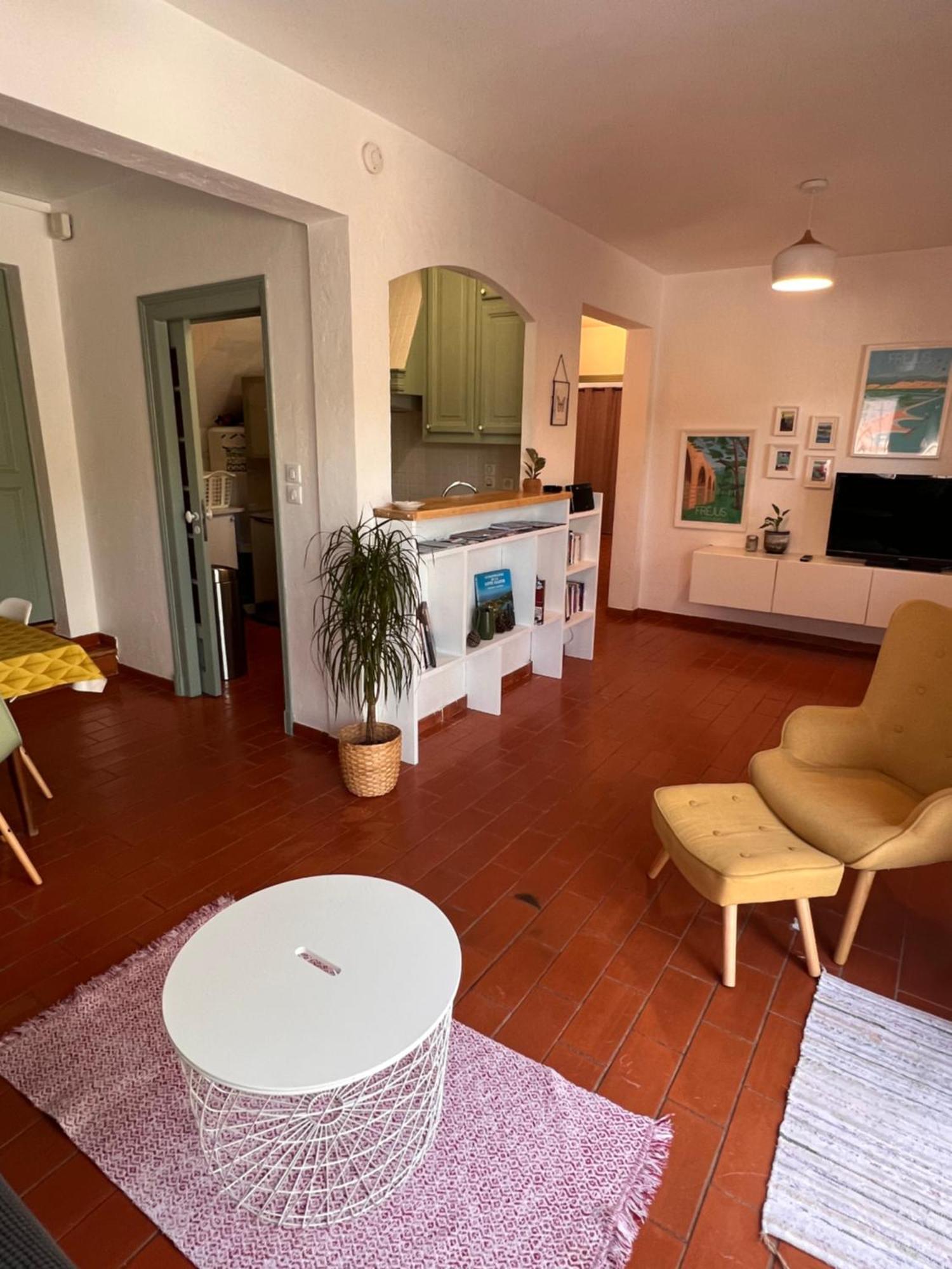 Simone, Appartement Maison, Quartier Calme, Grande Terrasse, Spa, Barbecue, 2 Chambres Фрежюс Экстерьер фото