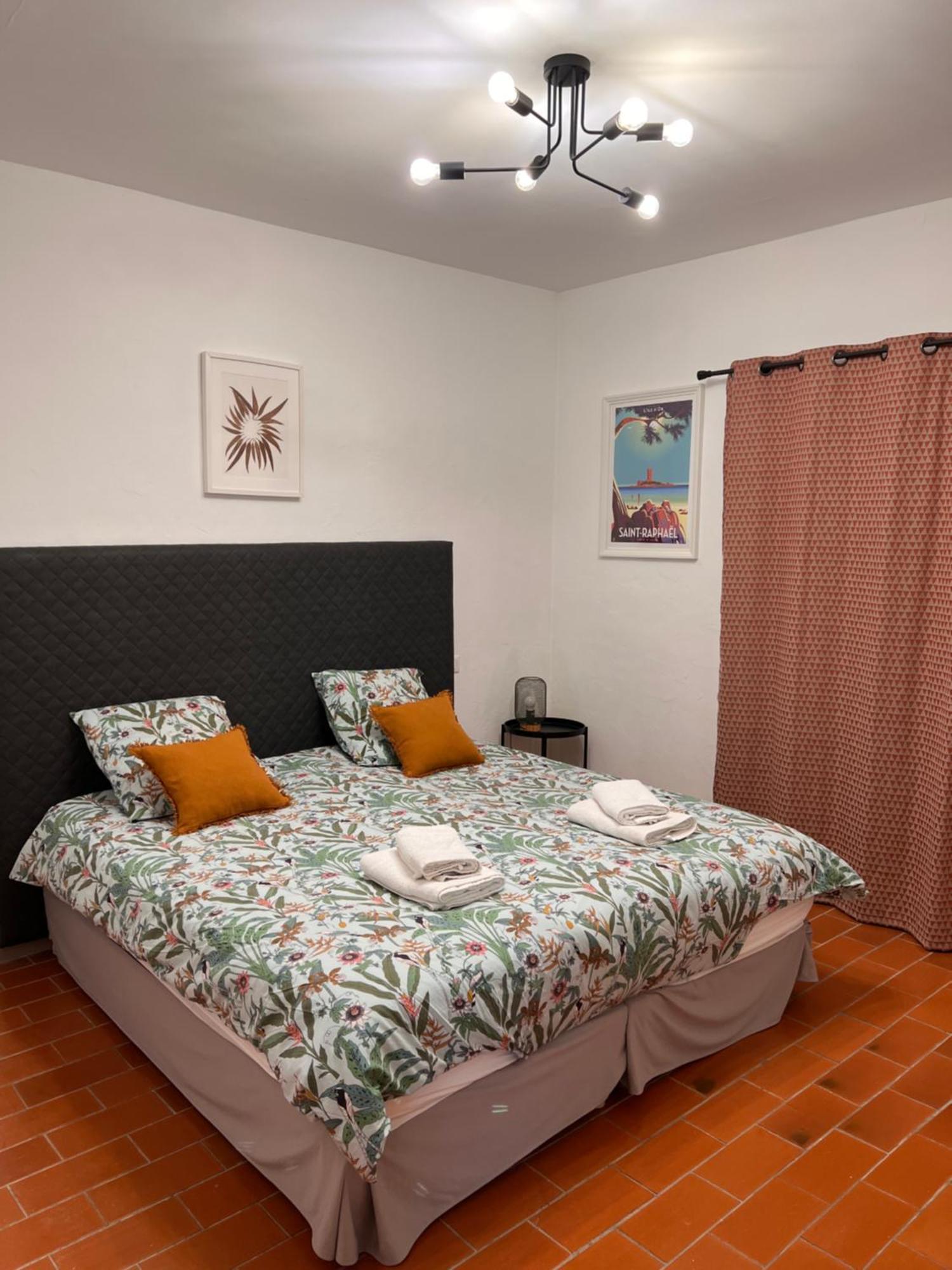 Simone, Appartement Maison, Quartier Calme, Grande Terrasse, Spa, Barbecue, 2 Chambres Фрежюс Экстерьер фото